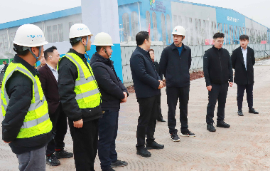 南溪經(jīng)開區(qū)黨工委副書記、管委會(huì)主任李勇一行蒞臨遠(yuǎn)東股份宜賓智能產(chǎn)業(yè)園調(diào)研指導(dǎo)